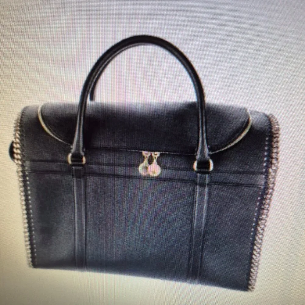 Stunning Gorgeous Modern Stella McCartney Dog Bag STL282986 Black & Gold Chain